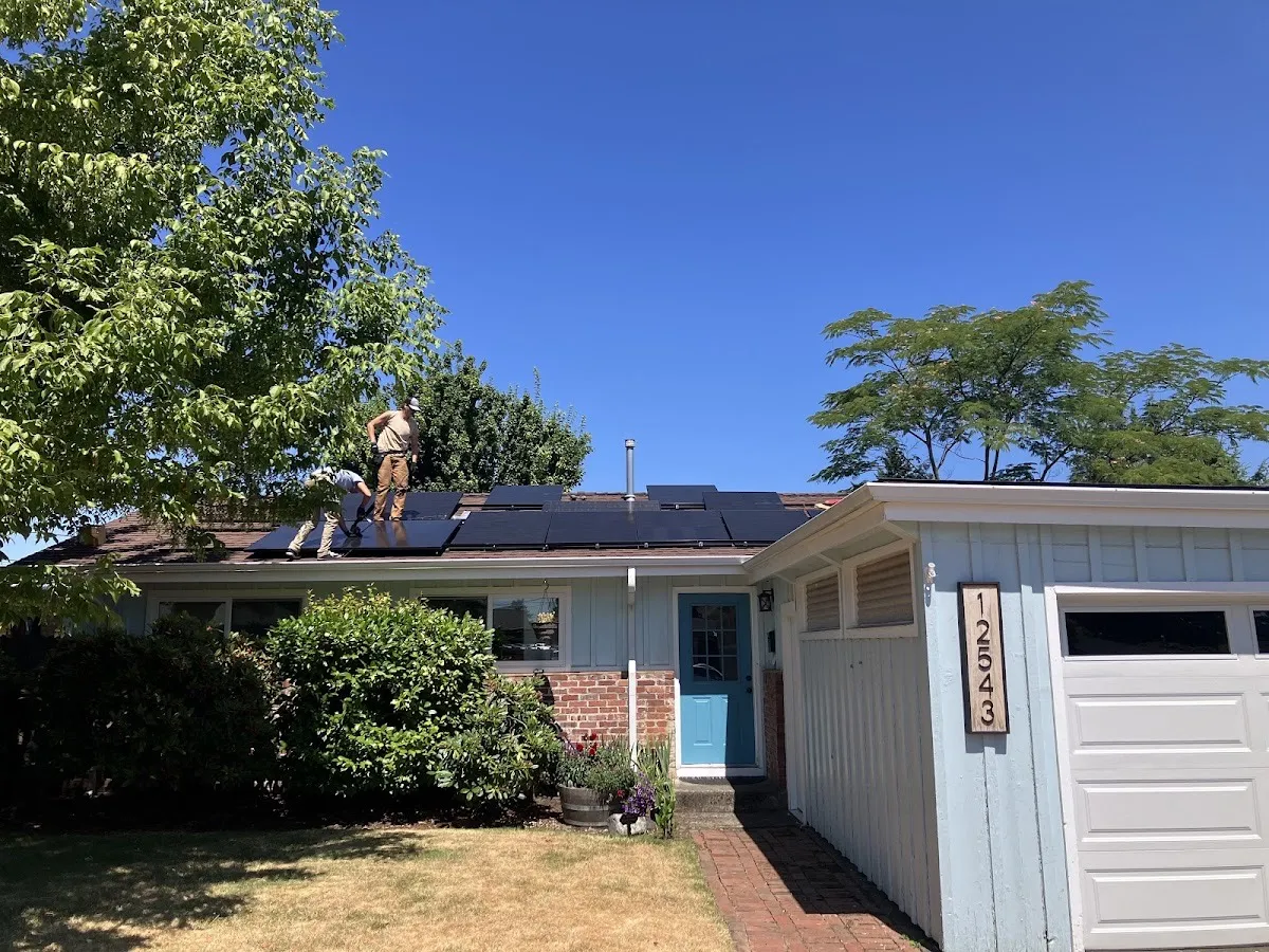 Sunward Power crew installing street-facing panels on PJ Bush's home
