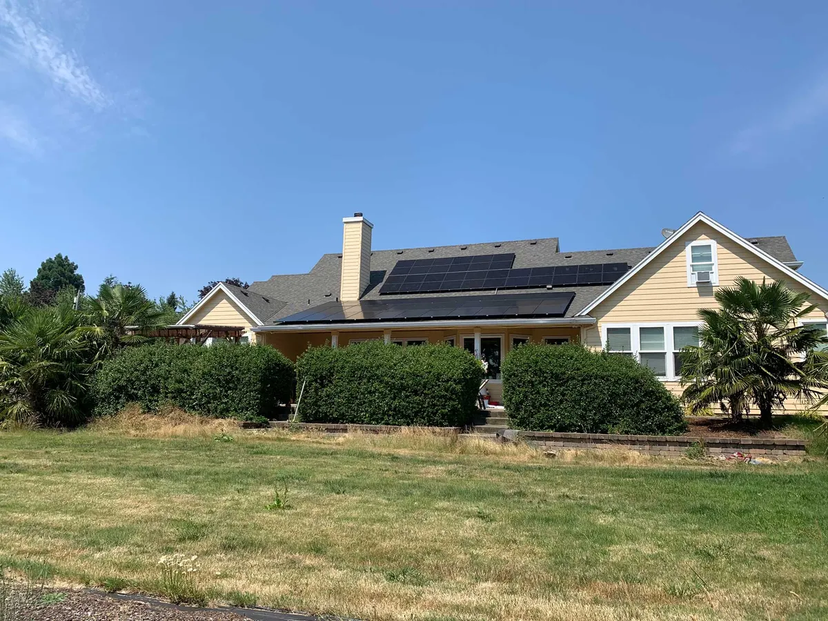 Rooftop solar on a single-story Oregon home