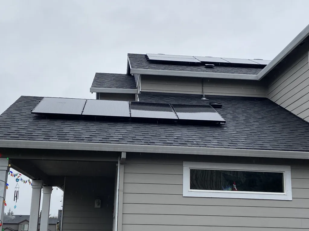 Custom rooftop solar installation on an Oregon home